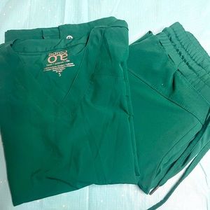 Set of green/blue S top XS bottoms scrubs